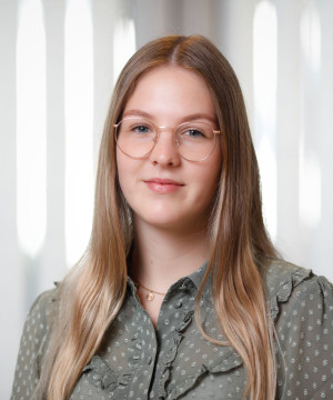 Mitarbeiterbild_Celina Brucker_1920x1280px 